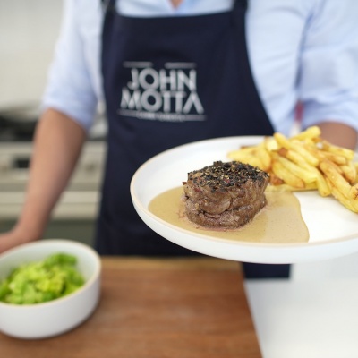 Aprende recetas gourmet en la cocina del chef John Motta